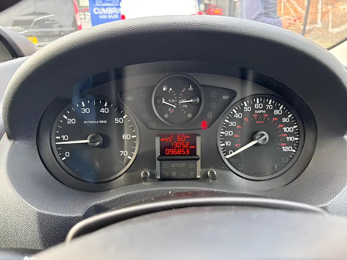 Used 2015 Citroen Expert White - Interior and Exterior details 11