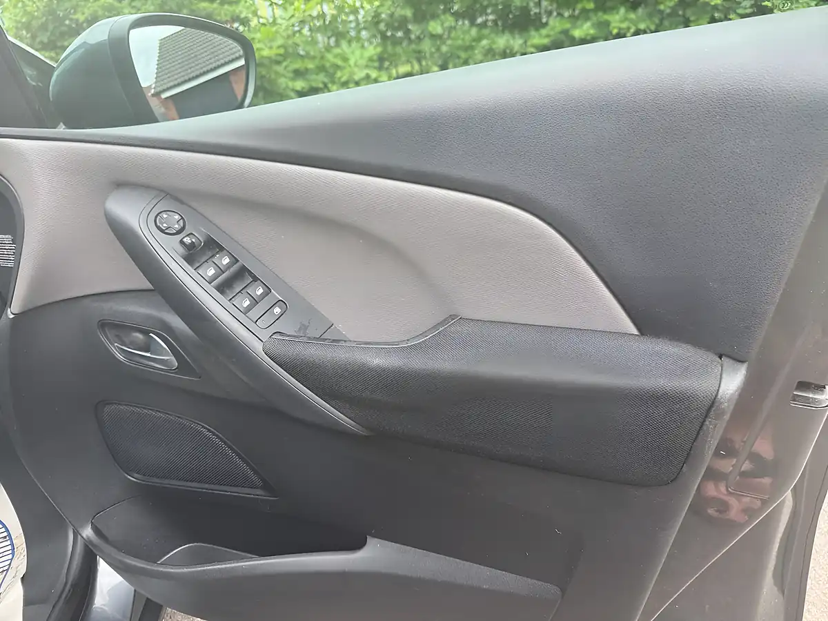 Used 2015 Citroen Grand C4 Picasso Selection Grey - Interior and Exterior details 11
