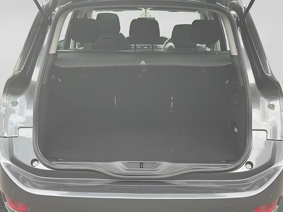 Used 2015 Citroen Grand C4 Picasso Selection Grey - Interior and Exterior details 18