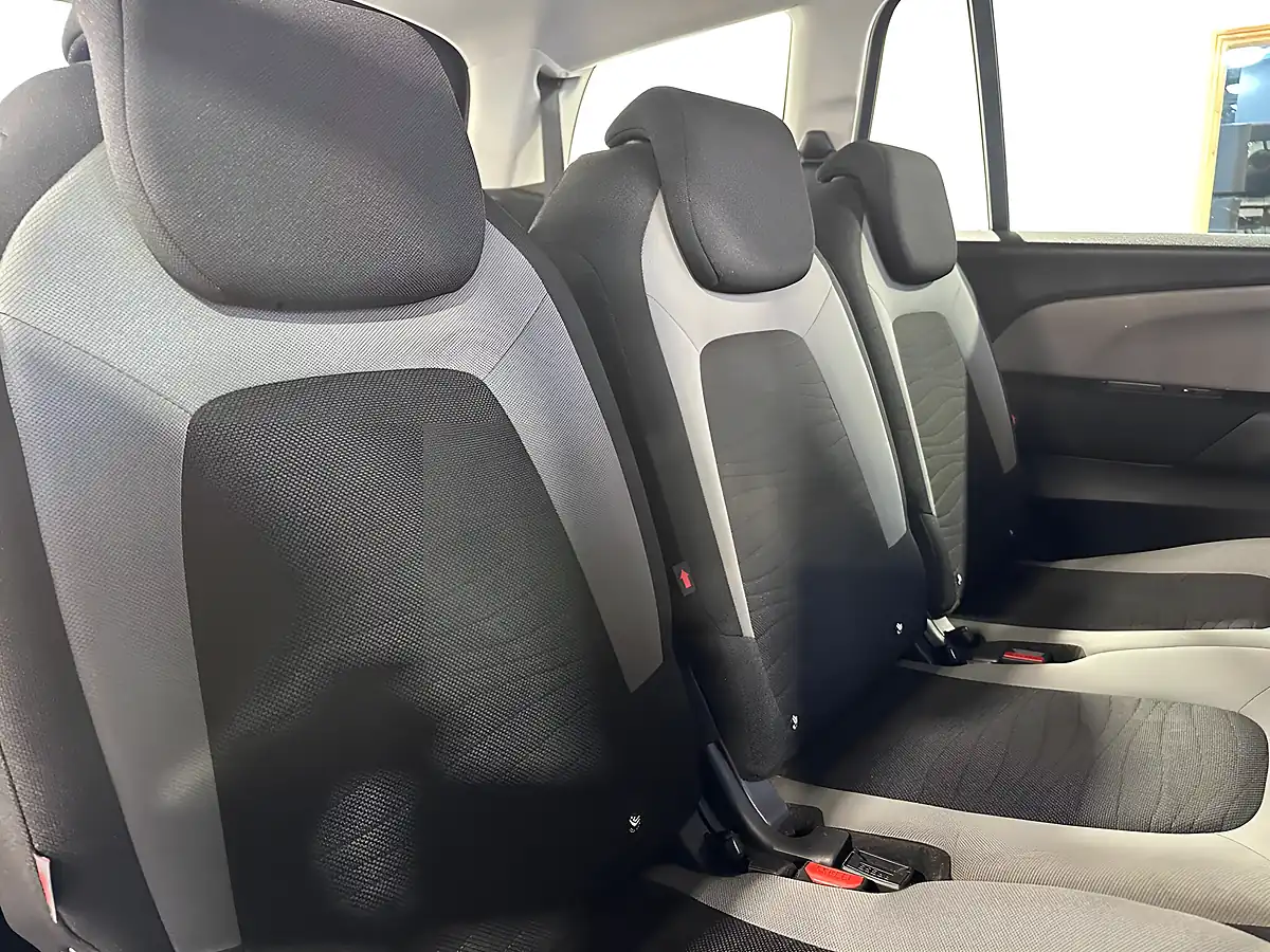 Used 2015 Citroen Grand C4 Picasso Vtr+ Black - Interior and Exterior details 11