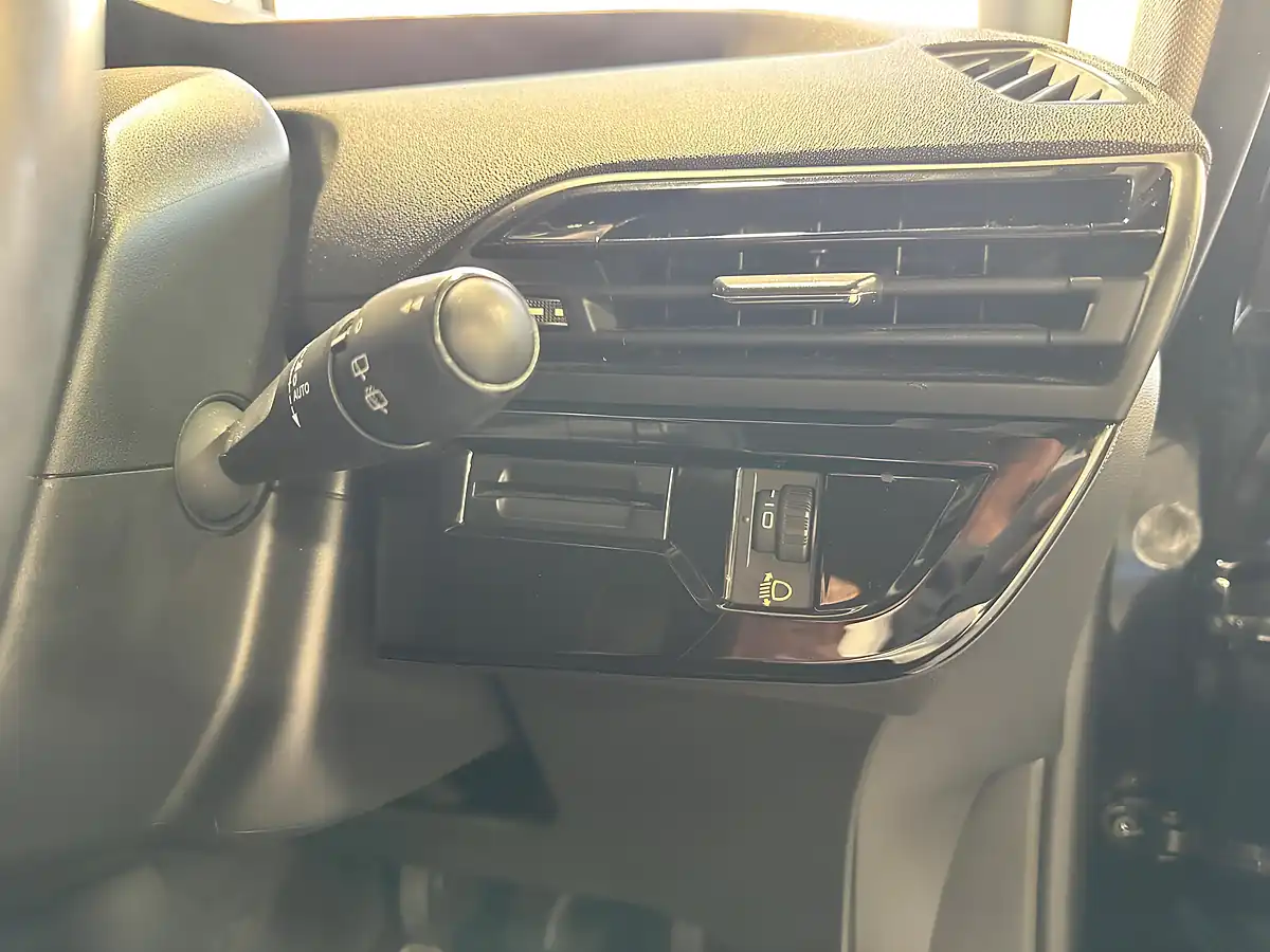 Used 2015 Citroen Grand C4 Picasso Vtr+ Black - Interior and Exterior details 13