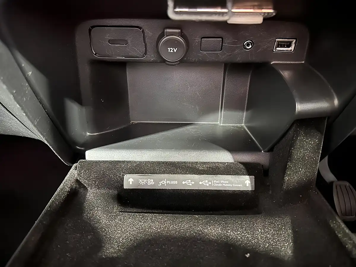 Used 2015 Citroen Grand C4 Picasso Vtr+ Black - Interior and Exterior details 14