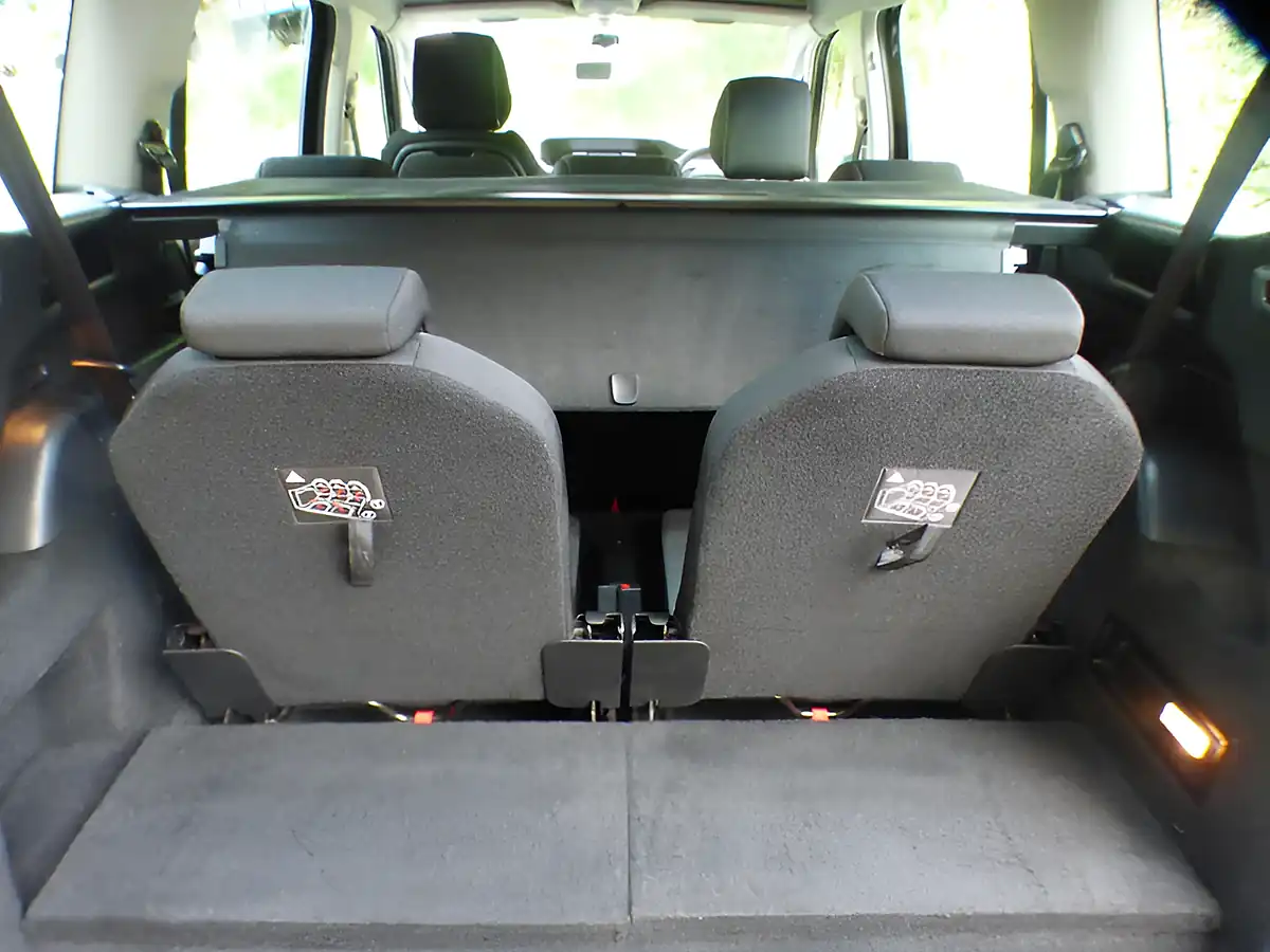 Used 2015 Citroen Grand C4 Picasso Vtr+ Black - Interior and Exterior details 18