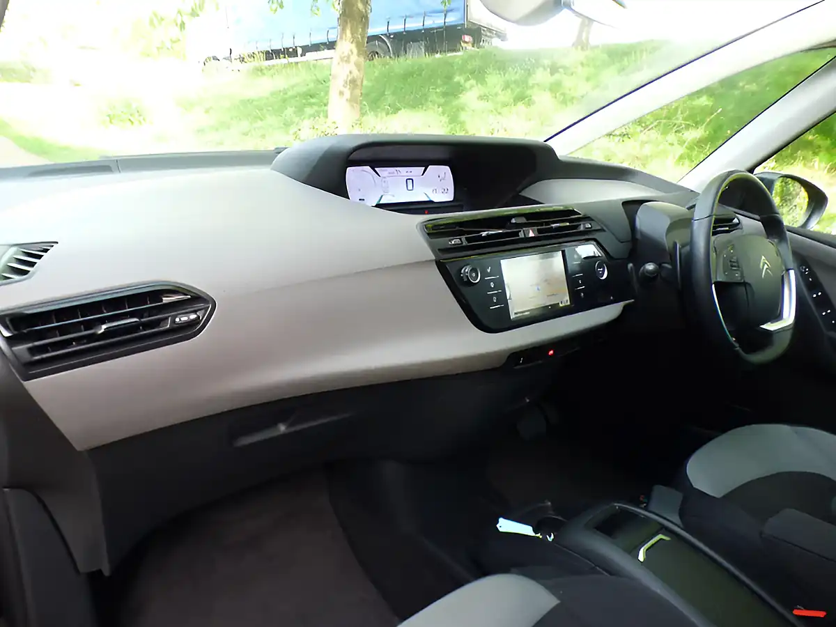 Used 2015 Citroen Grand C4 Picasso Vtr+ Black - Interior and Exterior details 3
