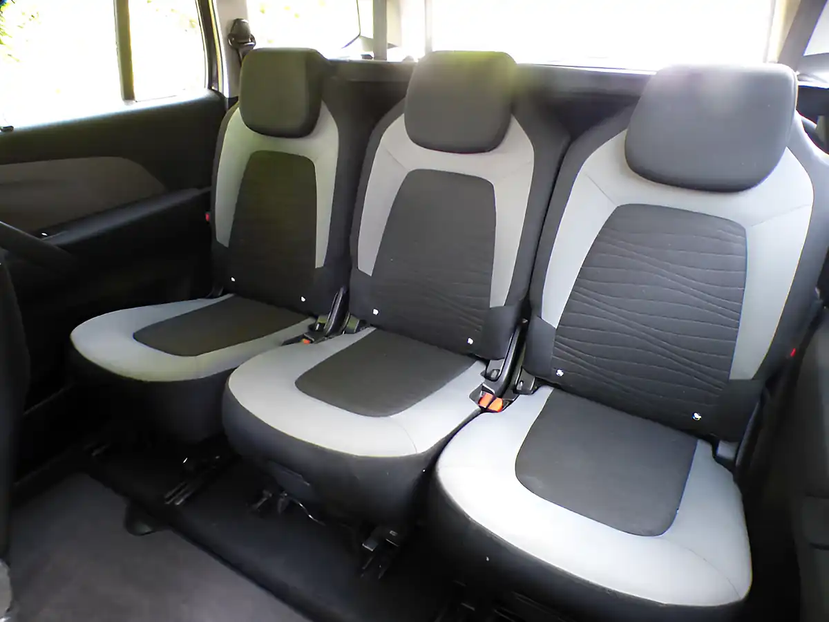 Used 2015 Citroen Grand C4 Picasso Vtr+ Black - Interior and Exterior details 9