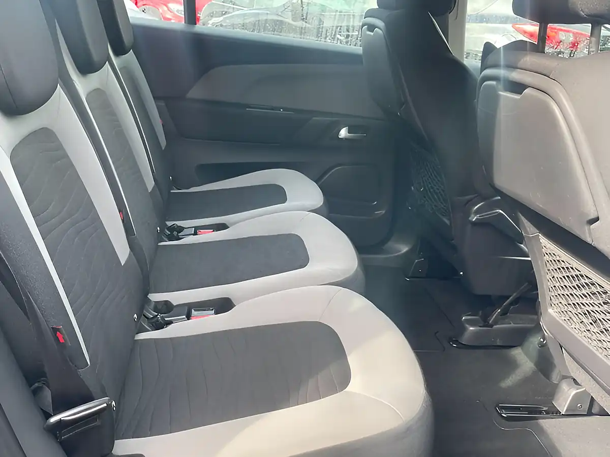 Used 2015 Citroen Grand C4 Picasso Vtr+ Blue - Interior and Exterior details 13
