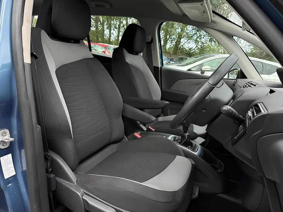 Used 2015 Citroen Grand C4 Picasso Vtr+ Blue - Interior and Exterior details 10