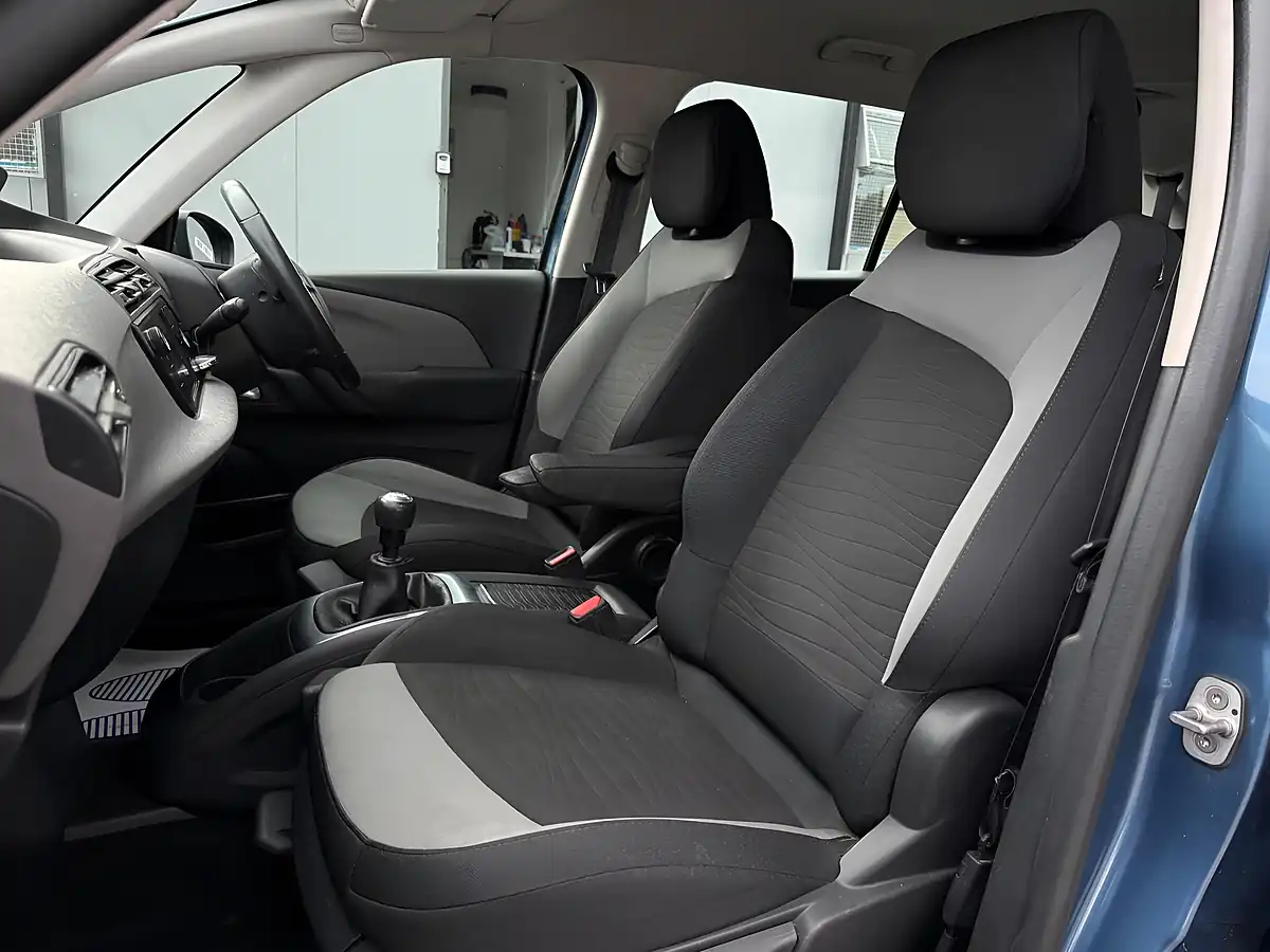 Used 2015 Citroen Grand C4 Picasso Vtr+ Blue - Interior and Exterior details 11