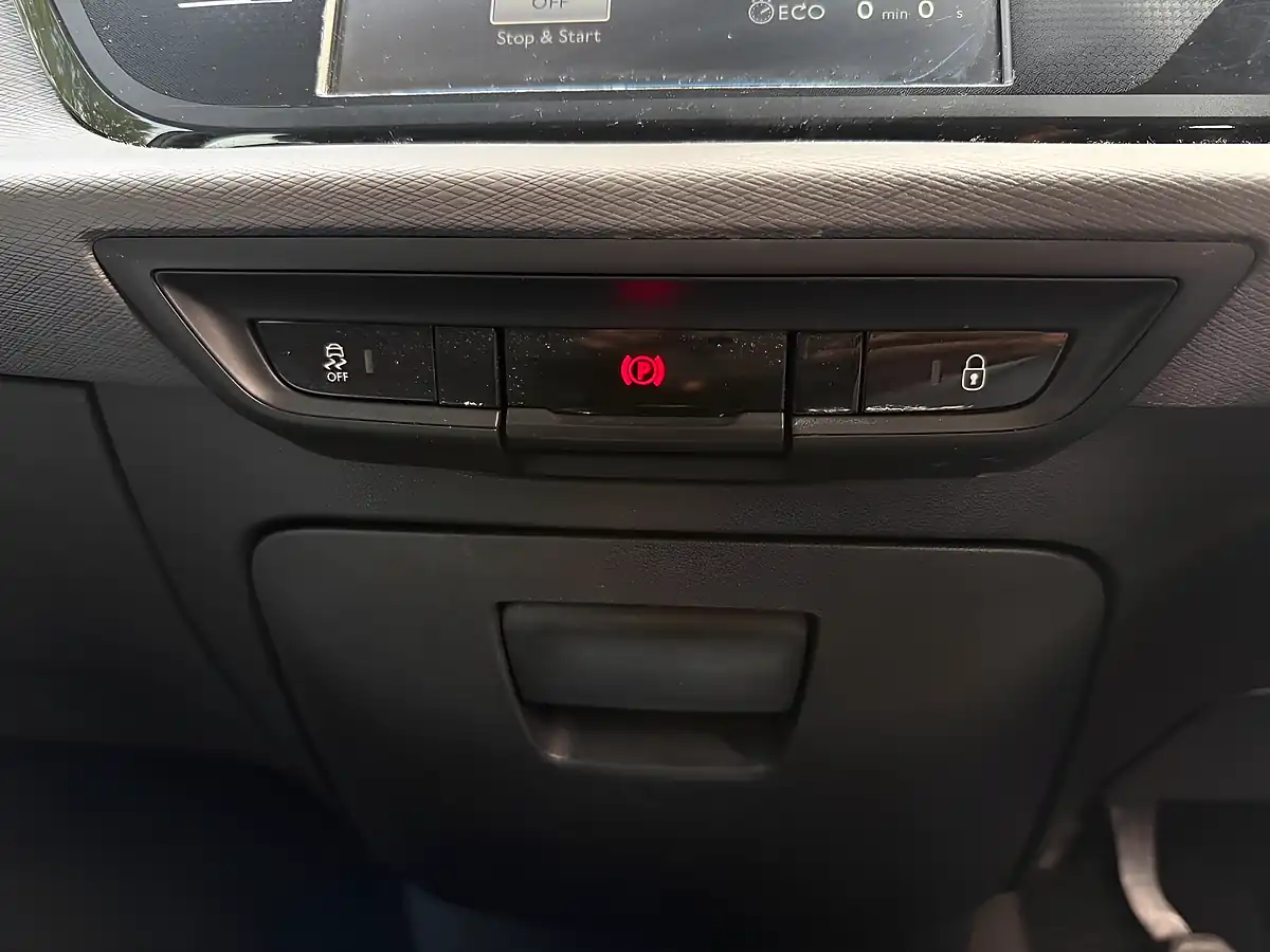 Used 2015 Citroen Grand C4 Picasso Vtr+ Blue - Interior and Exterior details 17