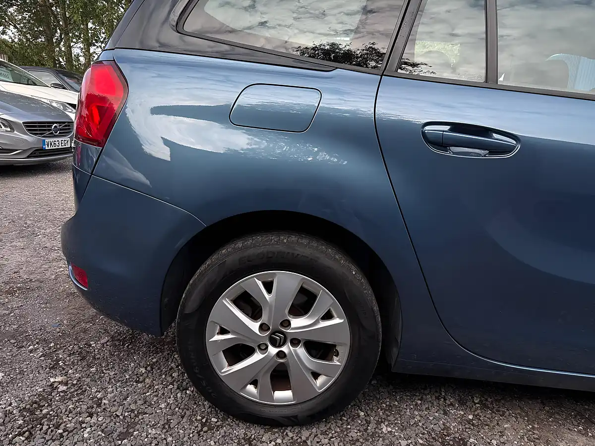 Used 2015 Citroen Grand C4 Picasso Vtr+ Blue - Interior and Exterior details 20
