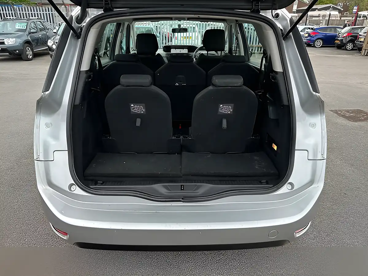 Used 2015 Citroen Grand C4 Picasso Vtr Silver - Interior and Exterior details 11