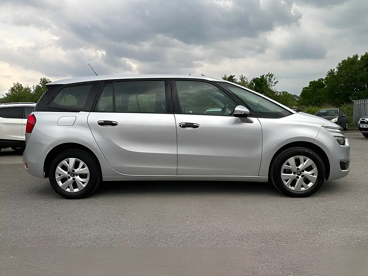 Used 2015 Citroen Grand C4 Picasso Vtr Silver - Interior and Exterior details 16