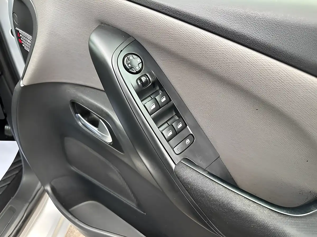Used 2015 Citroen Grand C4 Picasso Vtr Silver - Interior and Exterior details 20