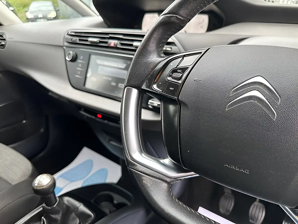 Used 2015 Citroen Grand C4 Picasso Vtr Silver - Interior and Exterior details 7