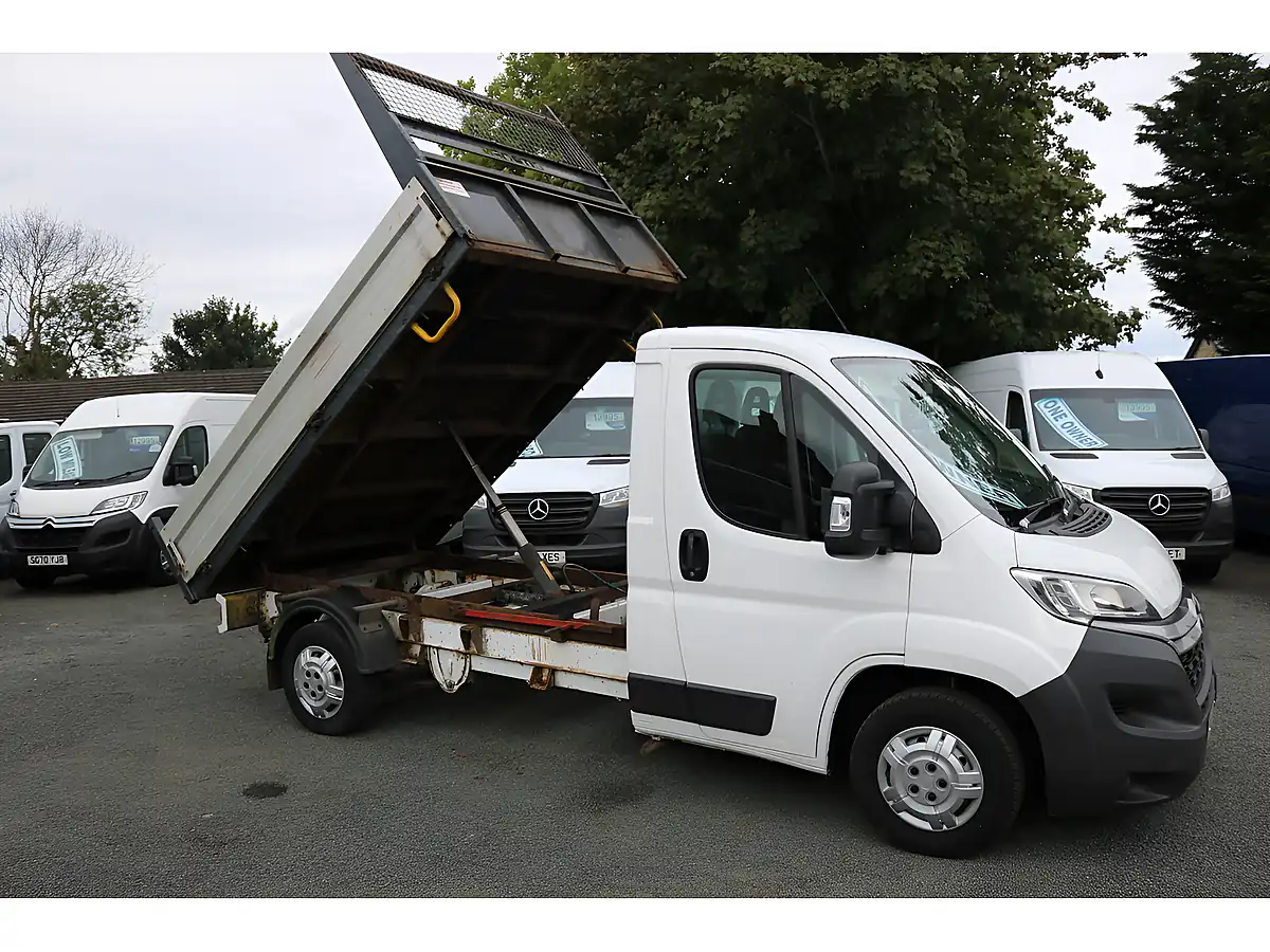 Used 2015 Citroen Relay 35 L2 Tipper White - Interior and Exterior details 11