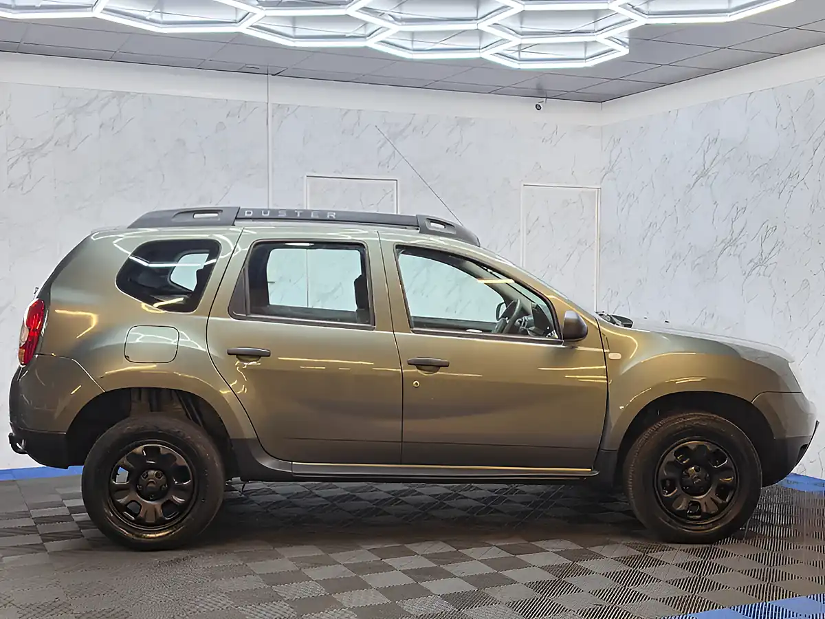 Used 2015 Dacia Duster Ambiance Green - Interior and Exterior details 10
