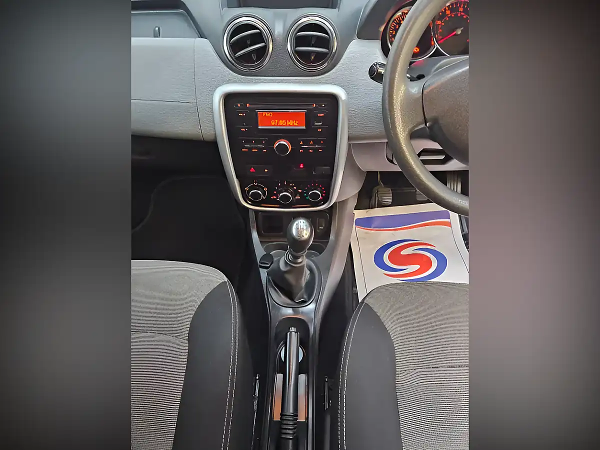 Used 2015 Dacia Duster Ambiance Green - Interior and Exterior details 12