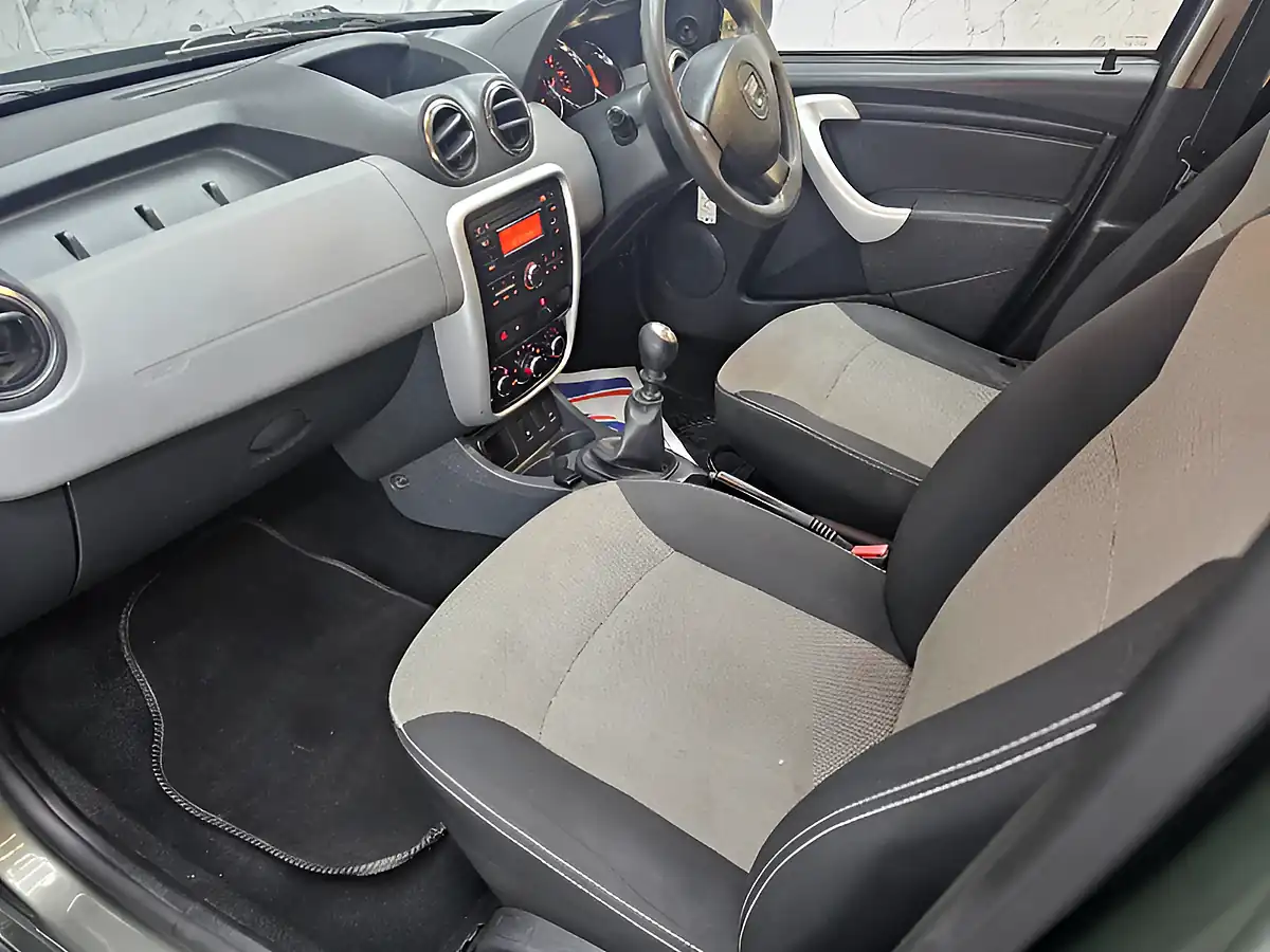 Used 2015 Dacia Duster Ambiance Green - Interior and Exterior details 13