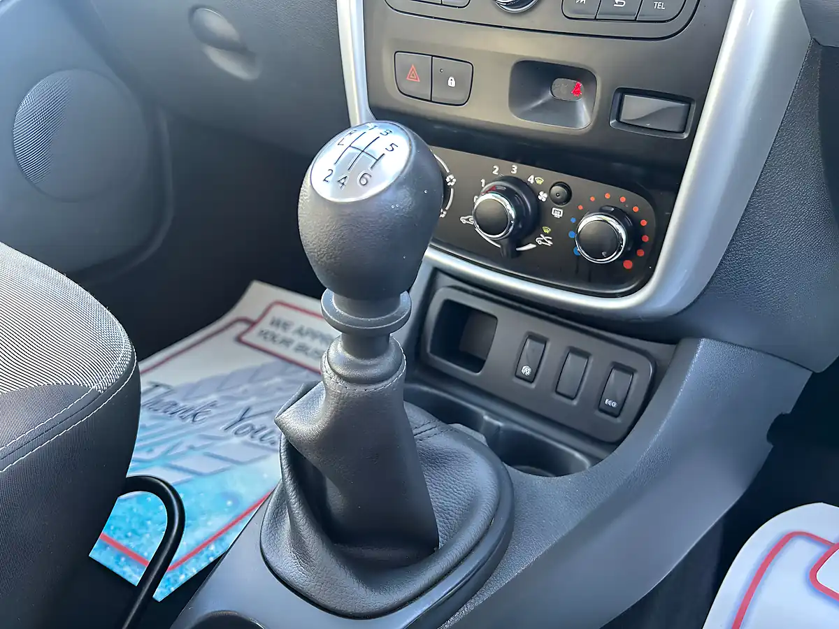 Used 2015 Dacia Duster Ambiance Pearl Black - Interior and Exterior details 17