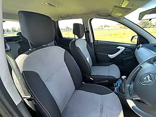 Used 2015 Dacia Duster Ambiance Pearl Black - Interior and Exterior details 18