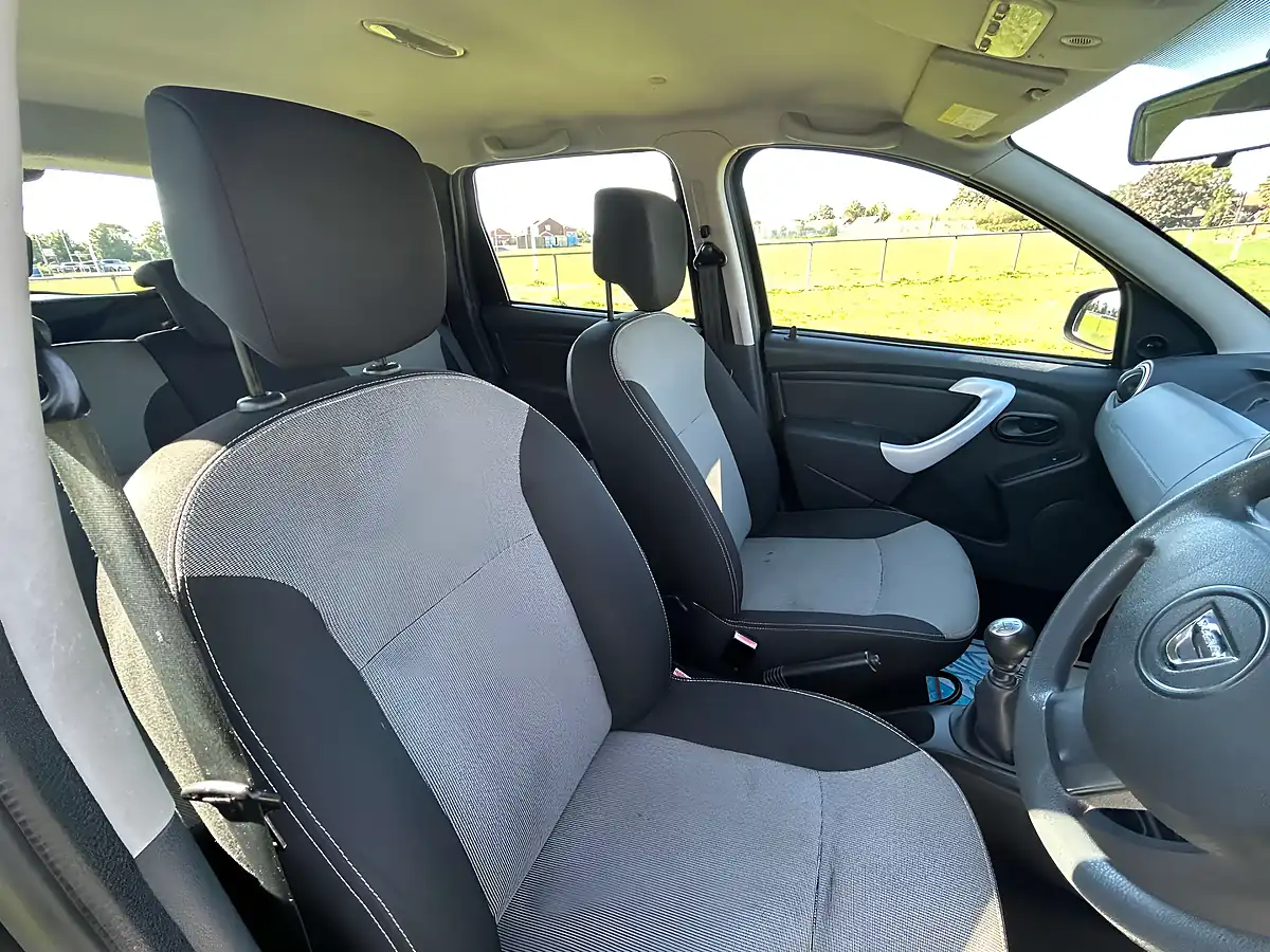 Used 2015 Dacia Duster Ambiance Pearl Black - Interior and Exterior details 18