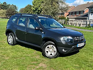 Used 2015 Dacia Duster Ambiance Pearl Black - Interior and Exterior details 3