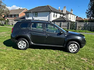 Used 2015 Dacia Duster Ambiance Pearl Black - Interior and Exterior details 4