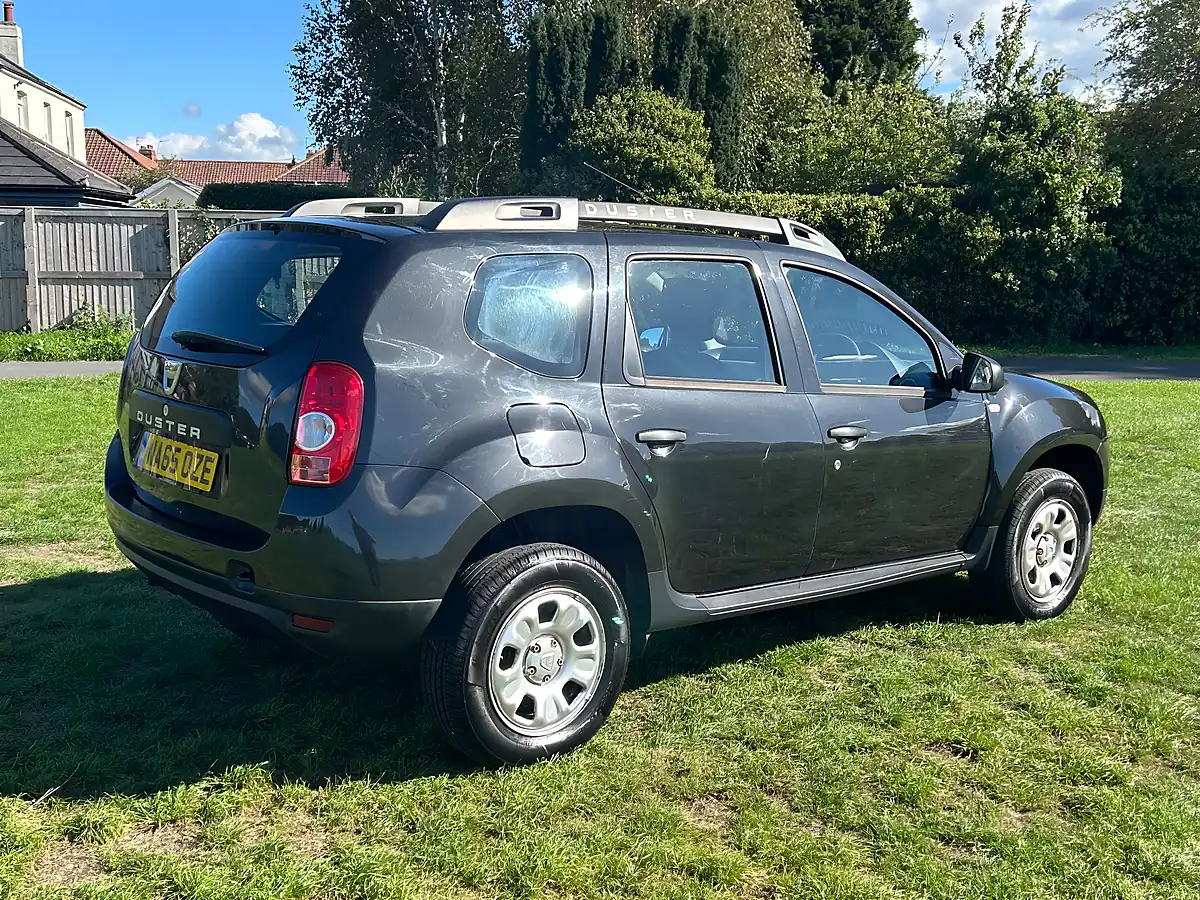 Used 2015 Dacia Duster Ambiance Pearl Black - Interior and Exterior details 5