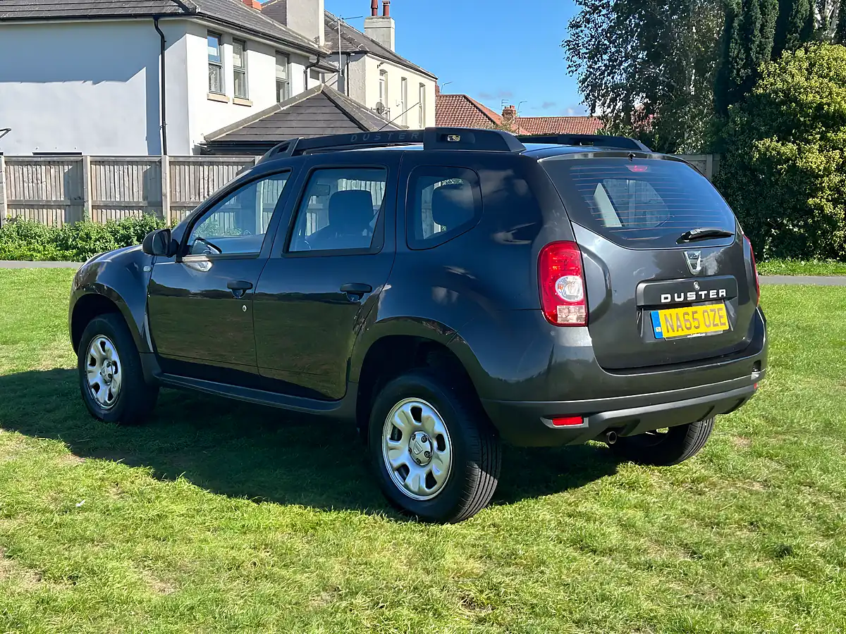 Used 2015 Dacia Duster Ambiance Pearl Black - Interior and Exterior details 7