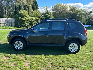 Used 2015 Dacia Duster Ambiance Pearl Black - Interior and Exterior details 8