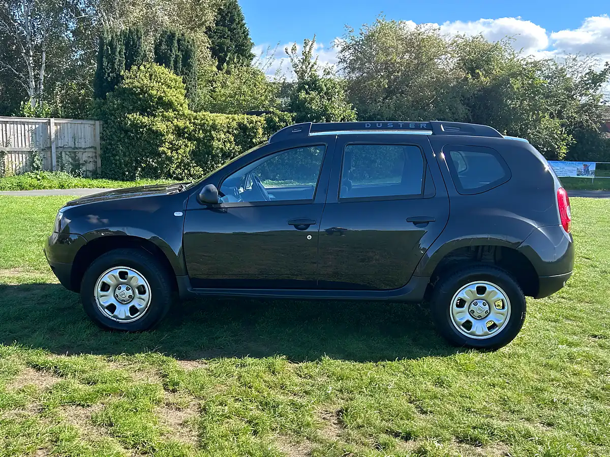 Used 2015 Dacia Duster Ambiance Pearl Black - Interior and Exterior details 8