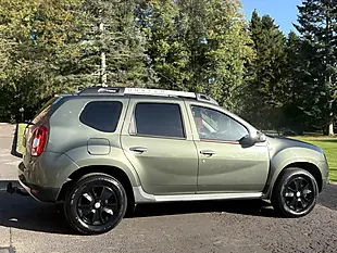 Used 2015 Dacia Duster Laureate Green - Interior and Exterior details 10