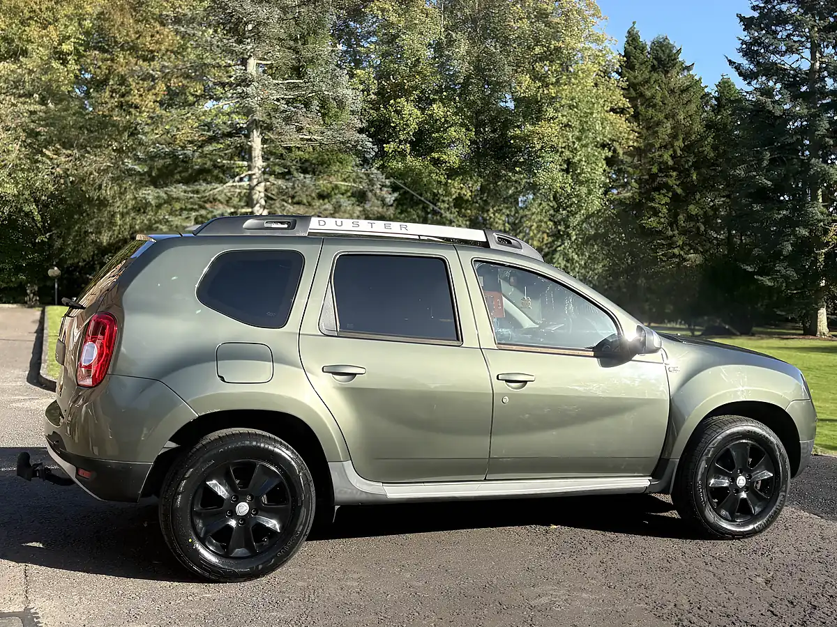 Used 2015 Dacia Duster Laureate Green - Interior and Exterior details 10