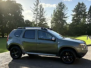 Used 2015 Dacia Duster Laureate Green - Interior and Exterior details 12