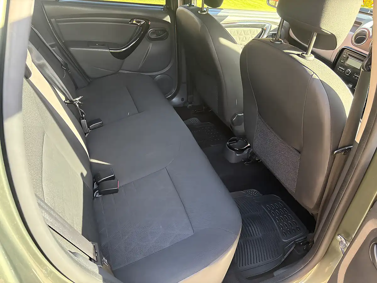 Used 2015 Dacia Duster Laureate Green - Interior and Exterior details 16