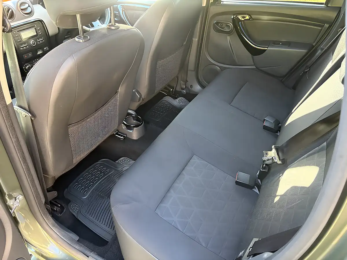 Used 2015 Dacia Duster Laureate Green - Interior and Exterior details 17