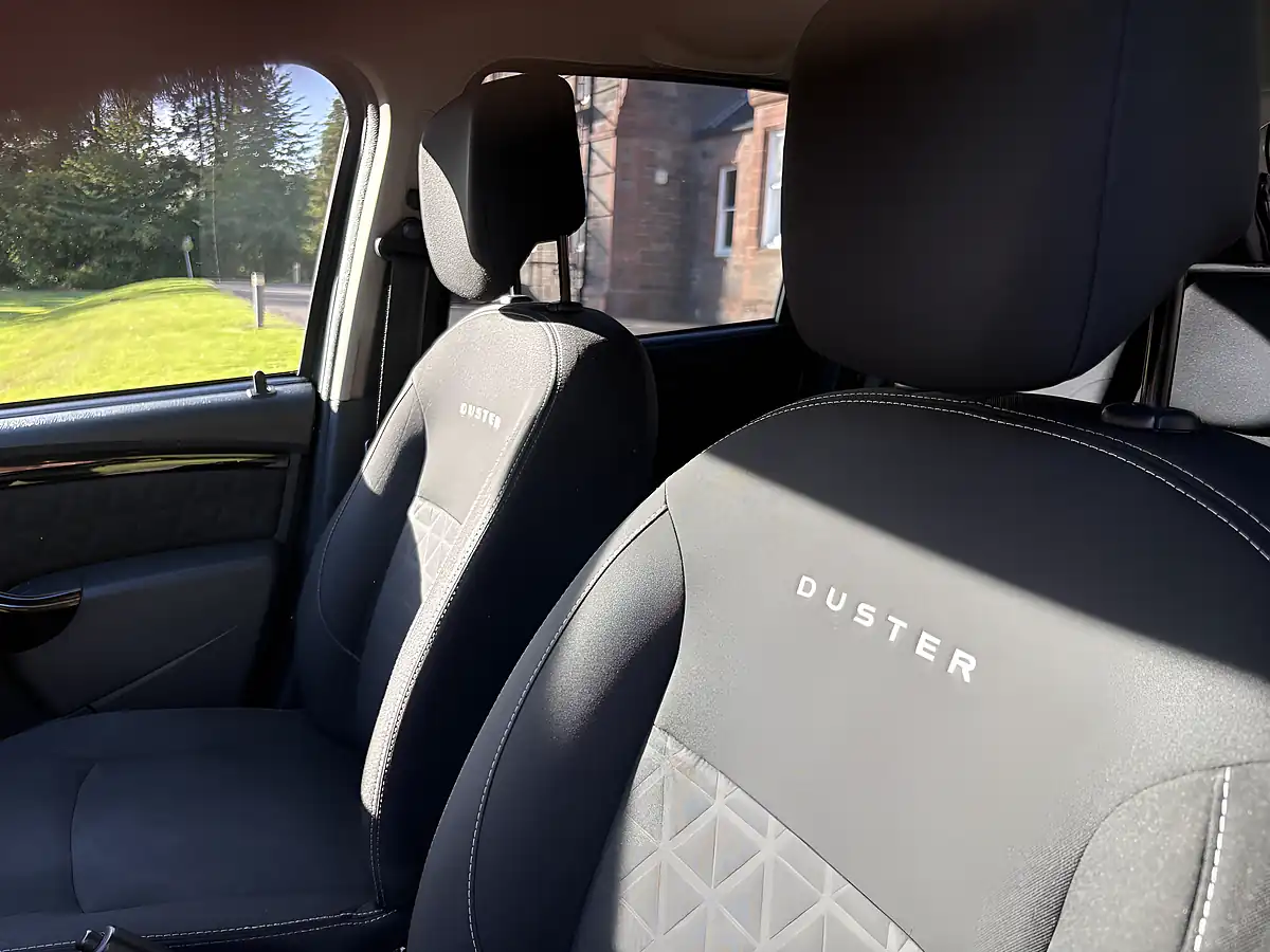 Used 2015 Dacia Duster Laureate Green - Interior and Exterior details 18