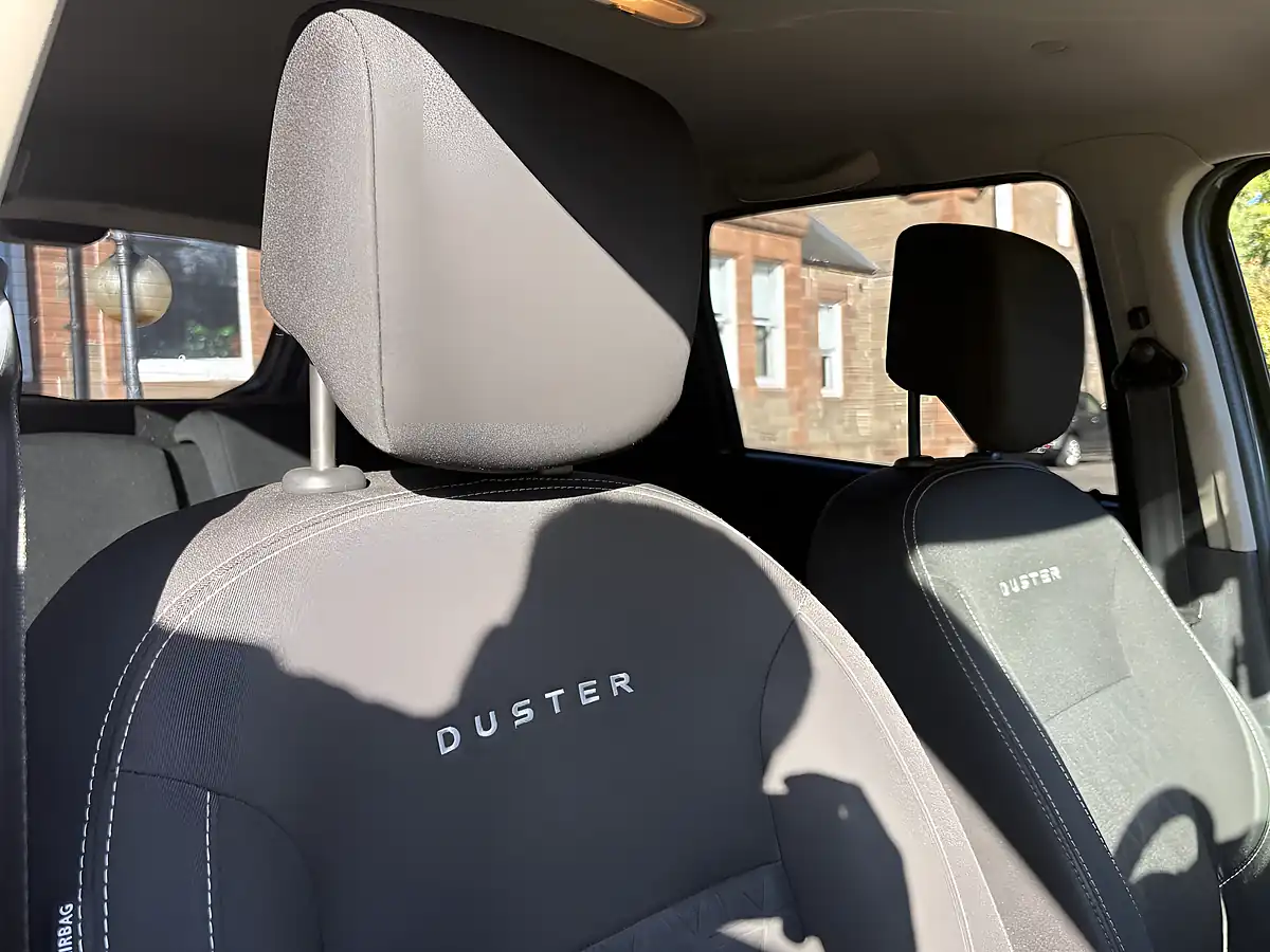 Used 2015 Dacia Duster Laureate Green - Interior and Exterior details 20