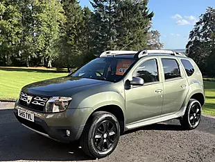 Used 2015 Dacia Duster Laureate Green - Interior and Exterior details 3