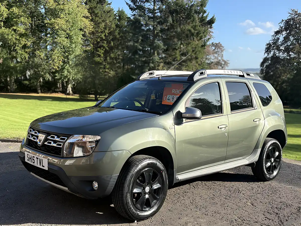 Used 2015 Dacia Duster Laureate Green - Interior and Exterior details 3