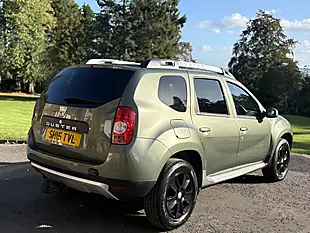 Used 2015 Dacia Duster Laureate Green - Interior and Exterior details 5