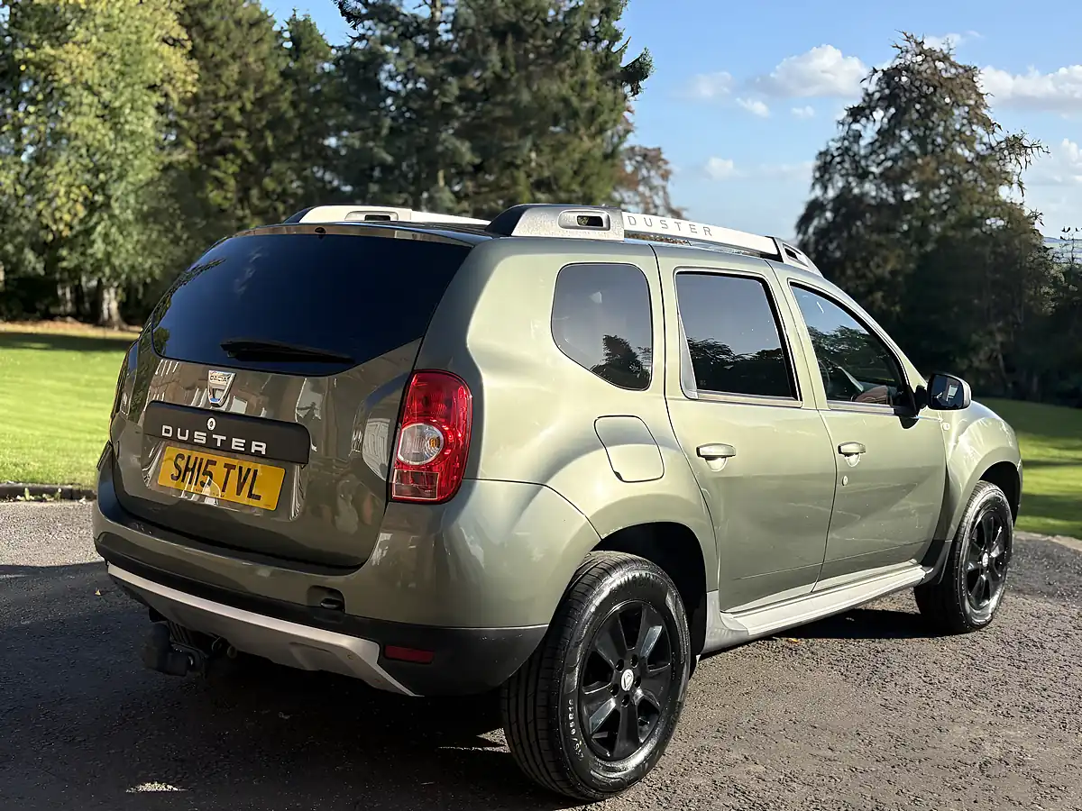Used 2015 Dacia Duster Laureate Green - Interior and Exterior details 5