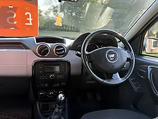 Used 2015 Dacia Duster Laureate Green - Interior and Exterior details 7