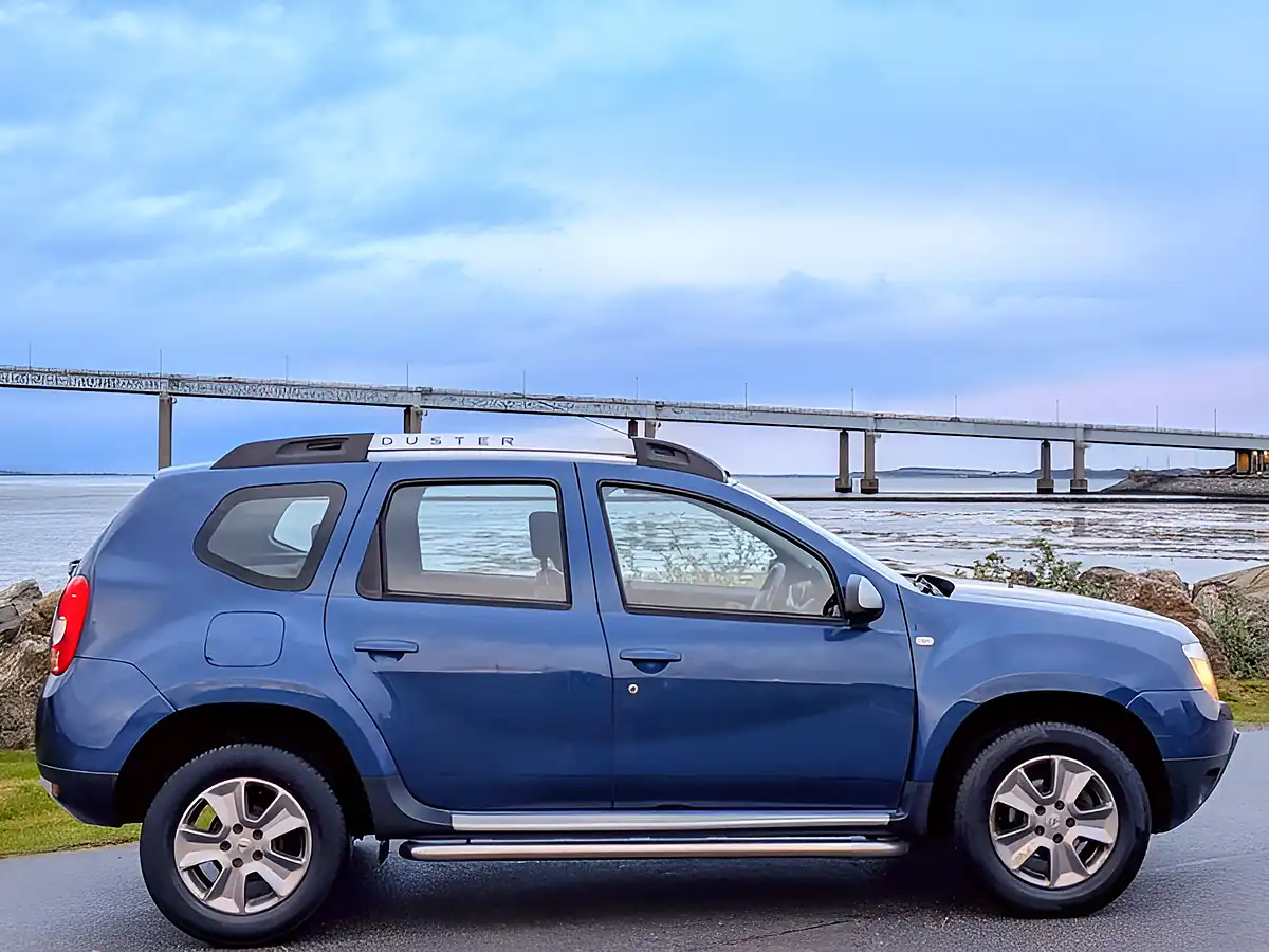 Used 2015 Dacia Duster Laureate Prime Blue - Interior and Exterior details 4