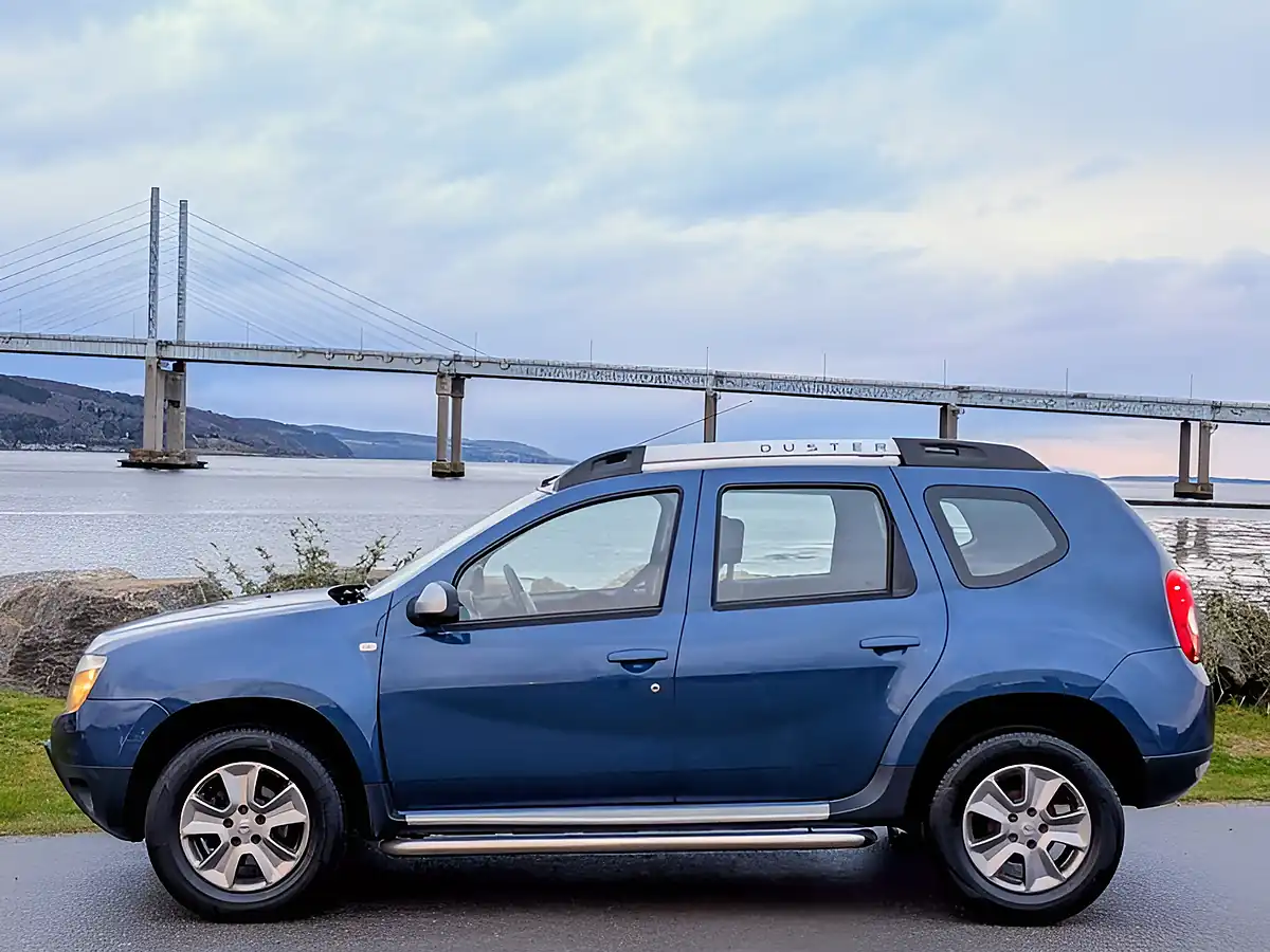 Used 2015 Dacia Duster Laureate Prime Blue - Interior and Exterior details 8