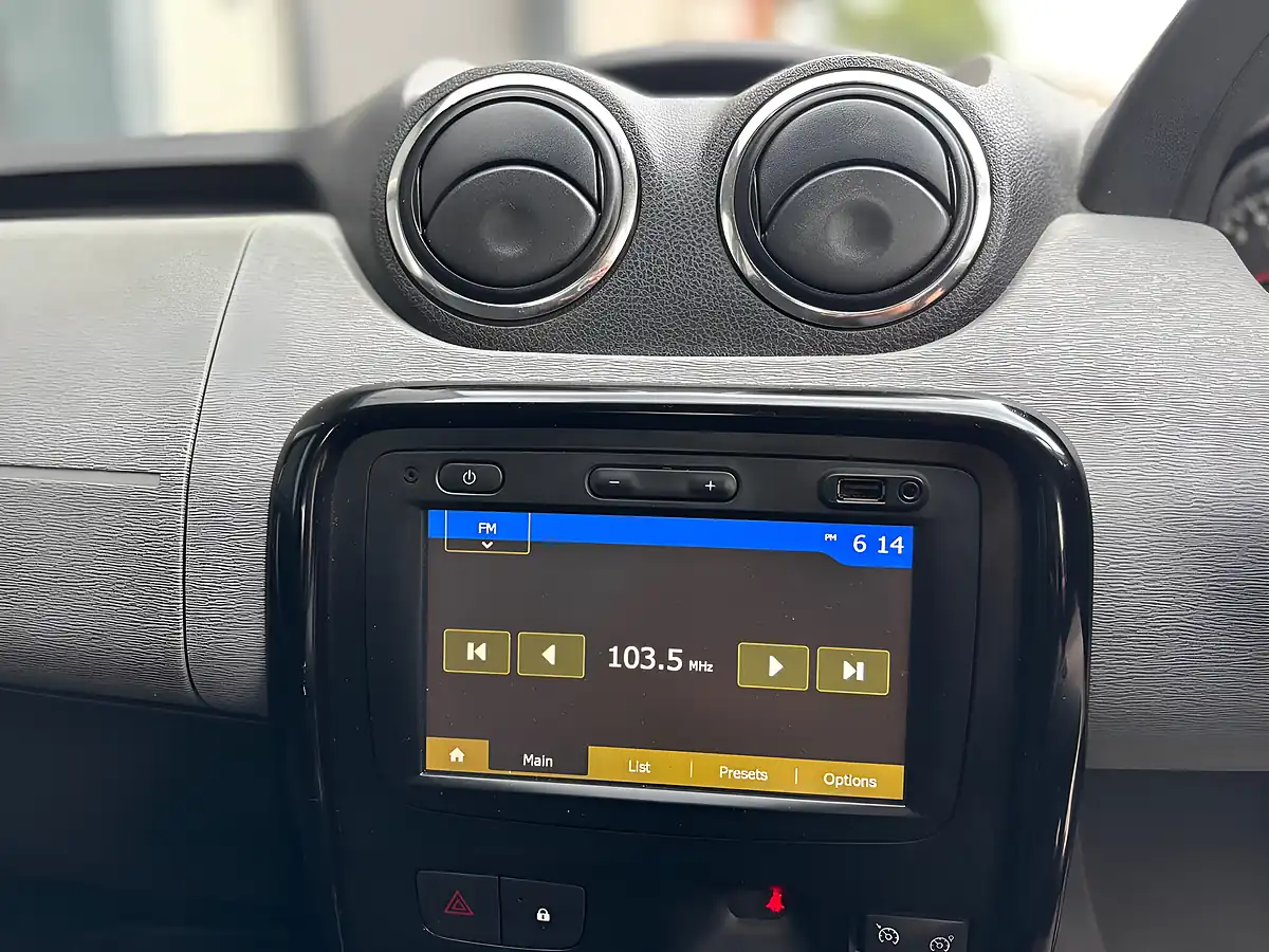 Used 2015 Dacia Duster Laureate Prime Blue - Interior and Exterior details 17