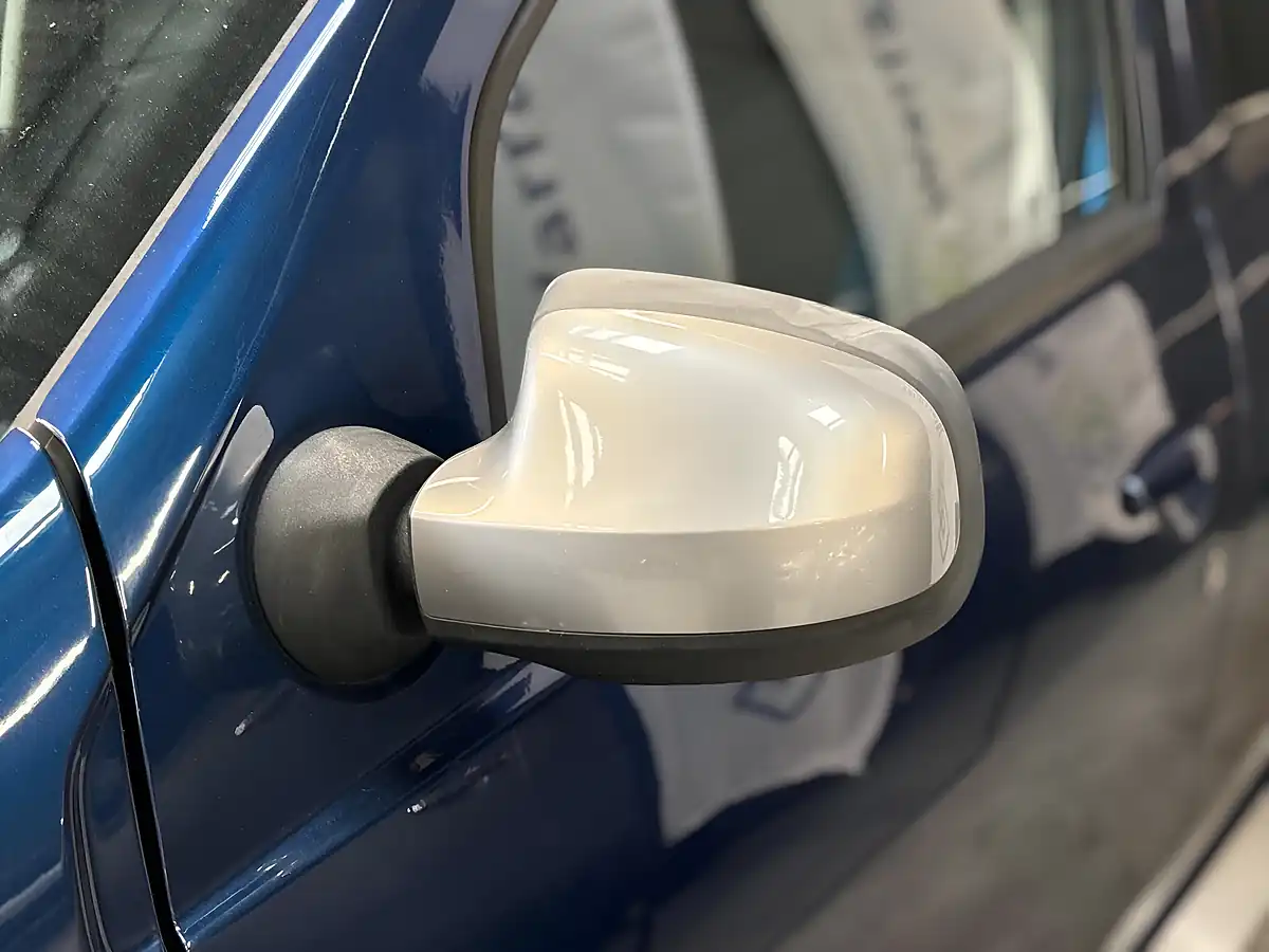 Used 2015 Dacia Duster Laureate Prime Blue - Interior and Exterior details 19