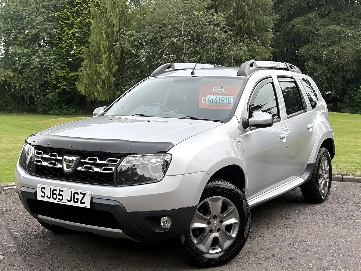 Used 2015 Dacia Duster Laureate Silver - Front View