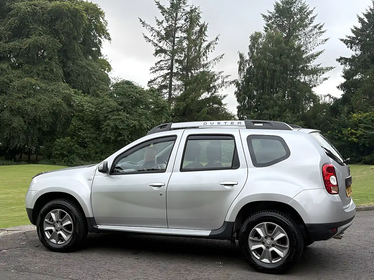 Used 2015 Dacia Duster Laureate Silver - Interior and Exterior details 15