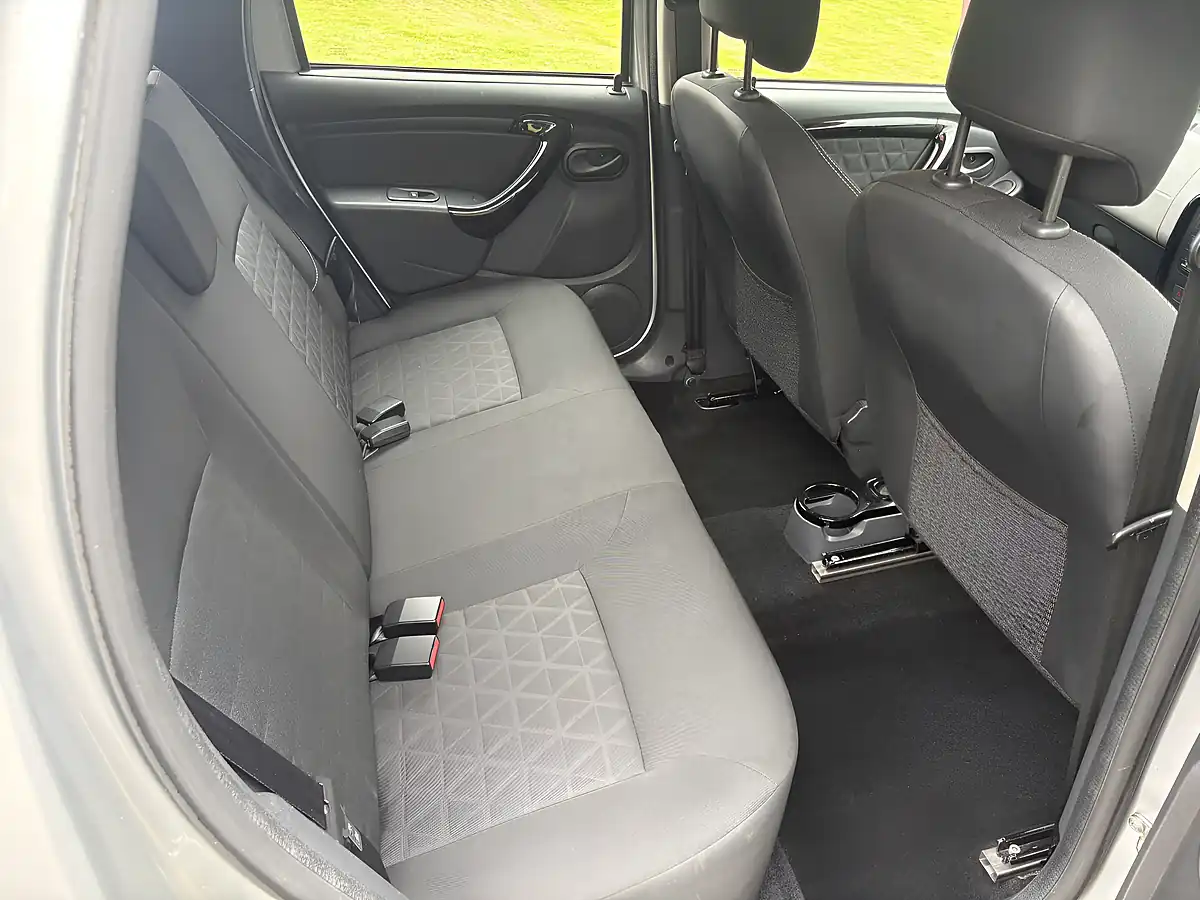 Used 2015 Dacia Duster Laureate Silver - Interior and Exterior details 16